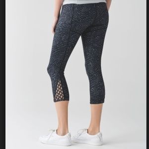 NWT Lululemon True Self Crop II Samba Snake
